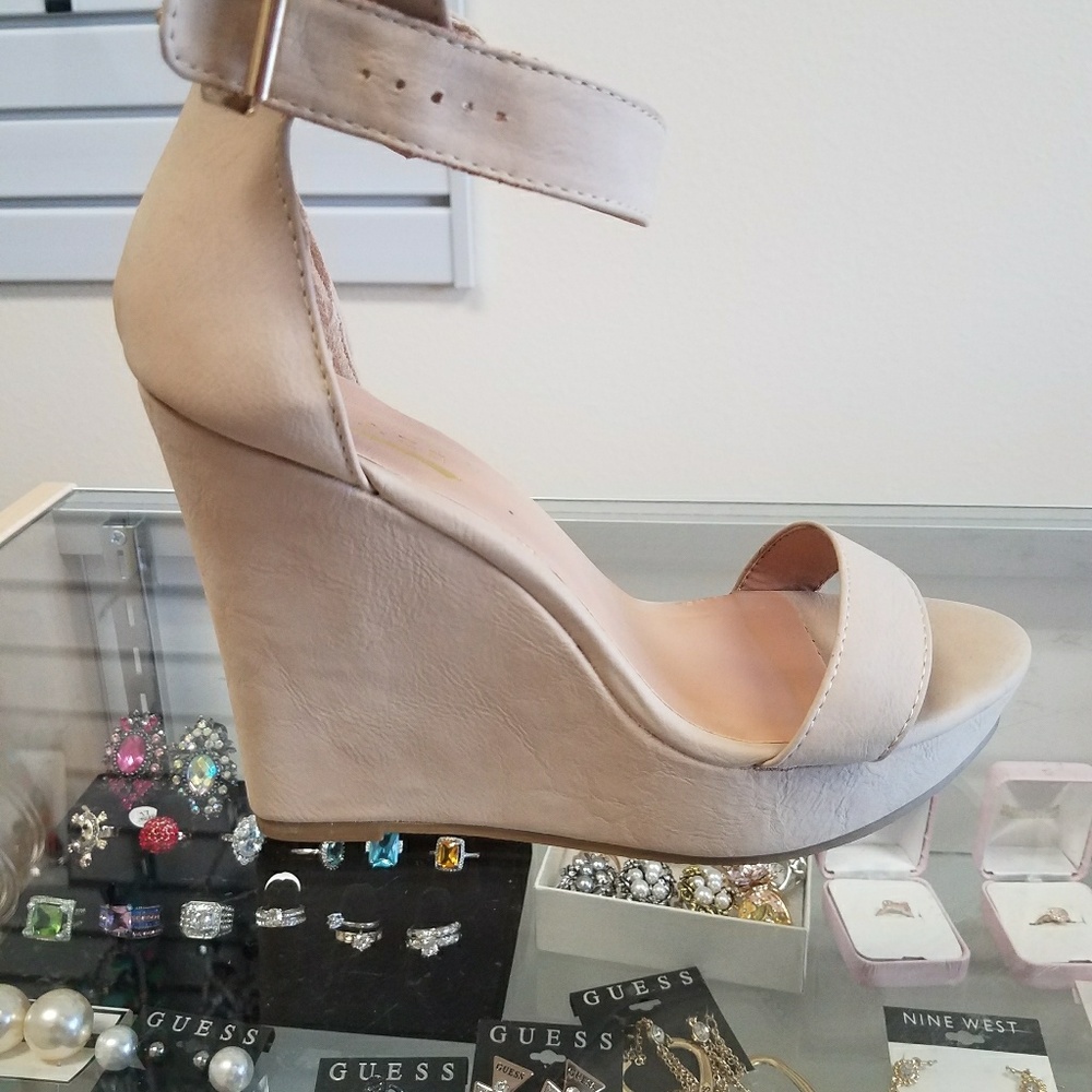 Shoes - Picture 5 of 5